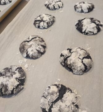 Sourdough discard chocolate crinkle cookies