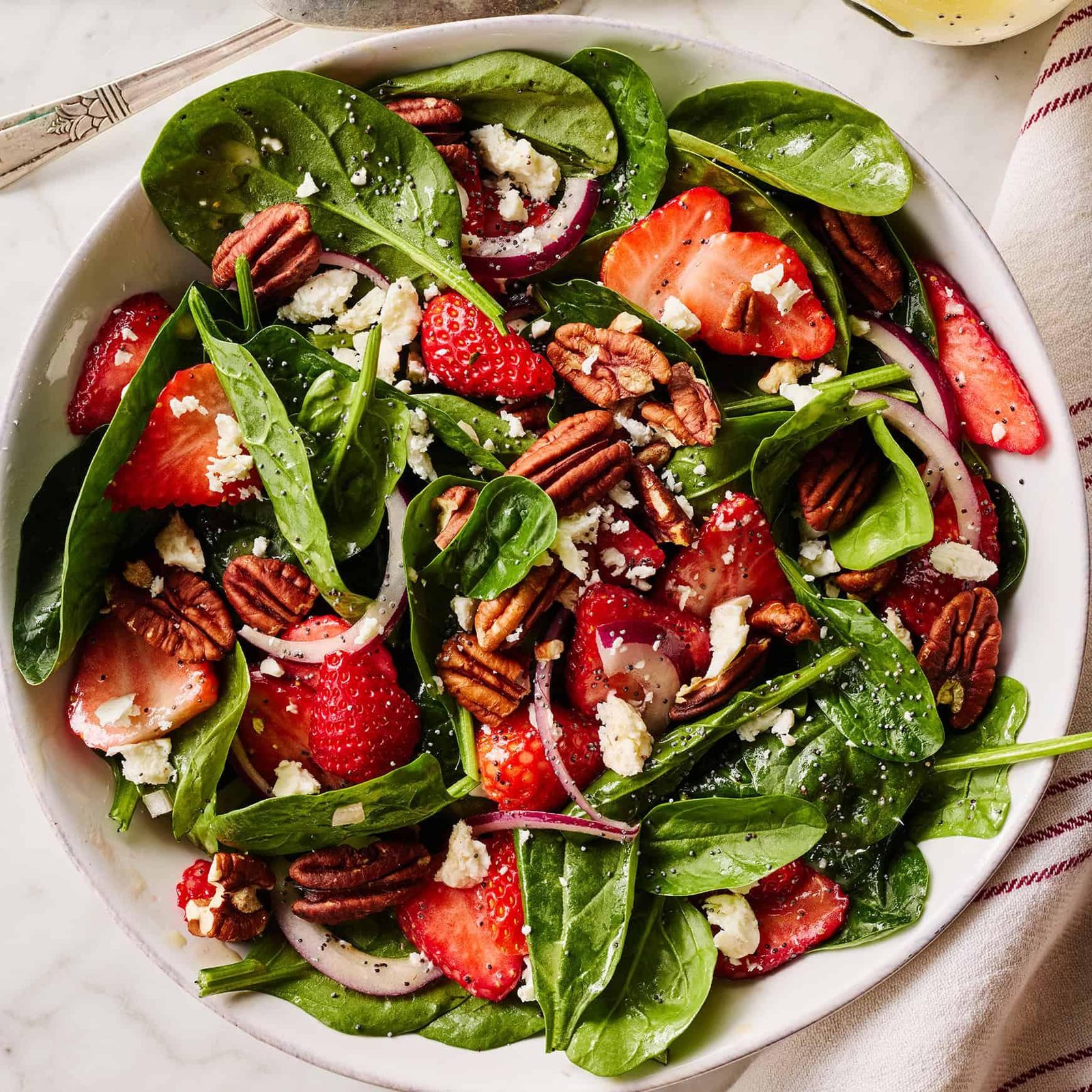 Strawberry spinach salad